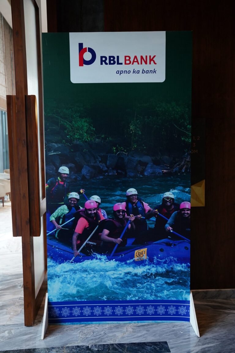 Standee